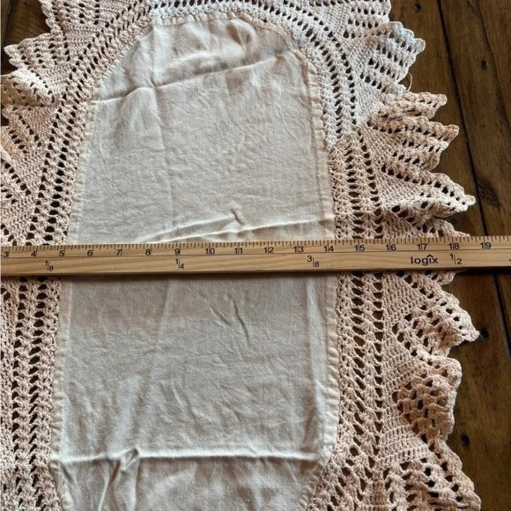 Vintage Blush Crochet Lace Oval Table Runner Cottagecore‎ Boho Coastal Granny